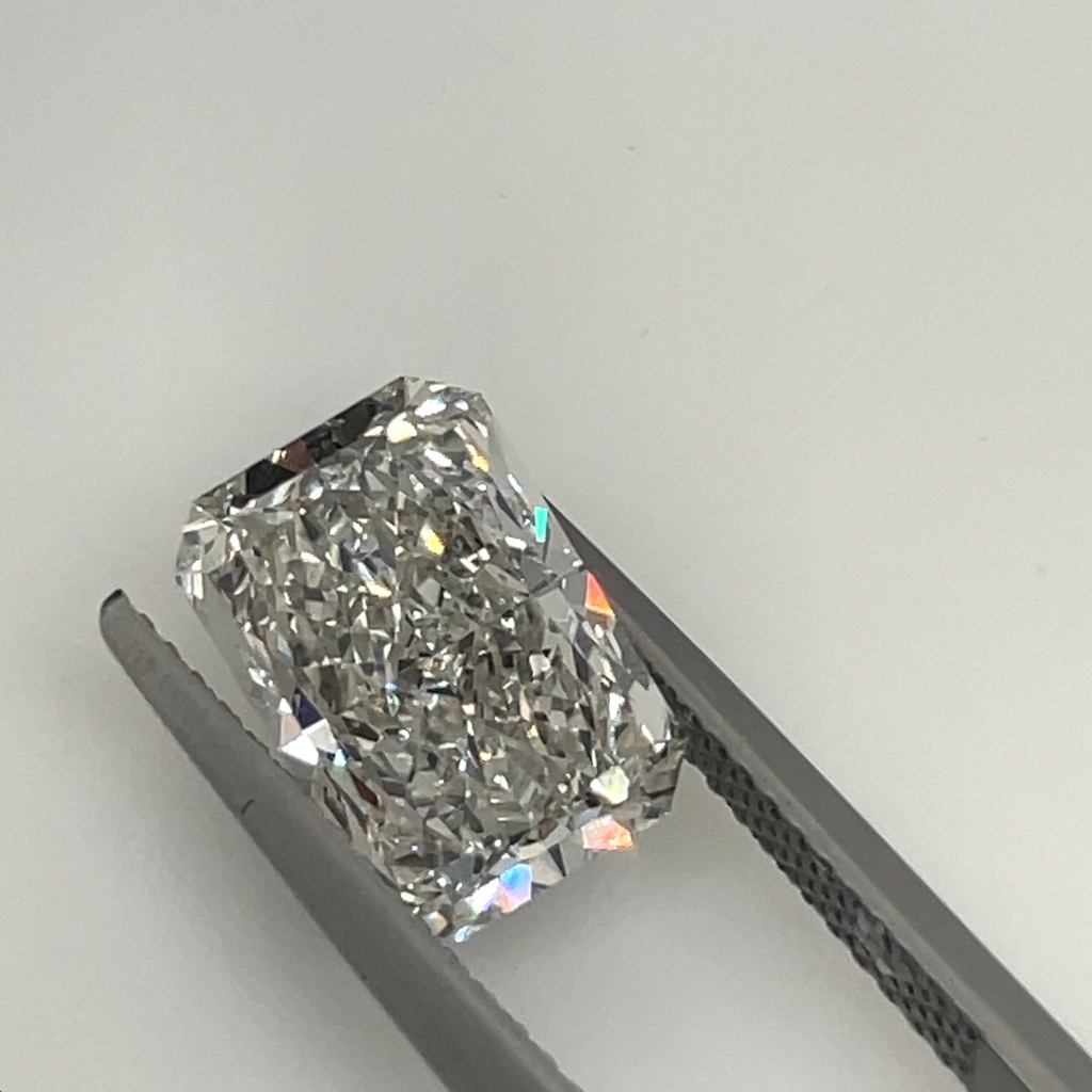 Diamond In tweezers 