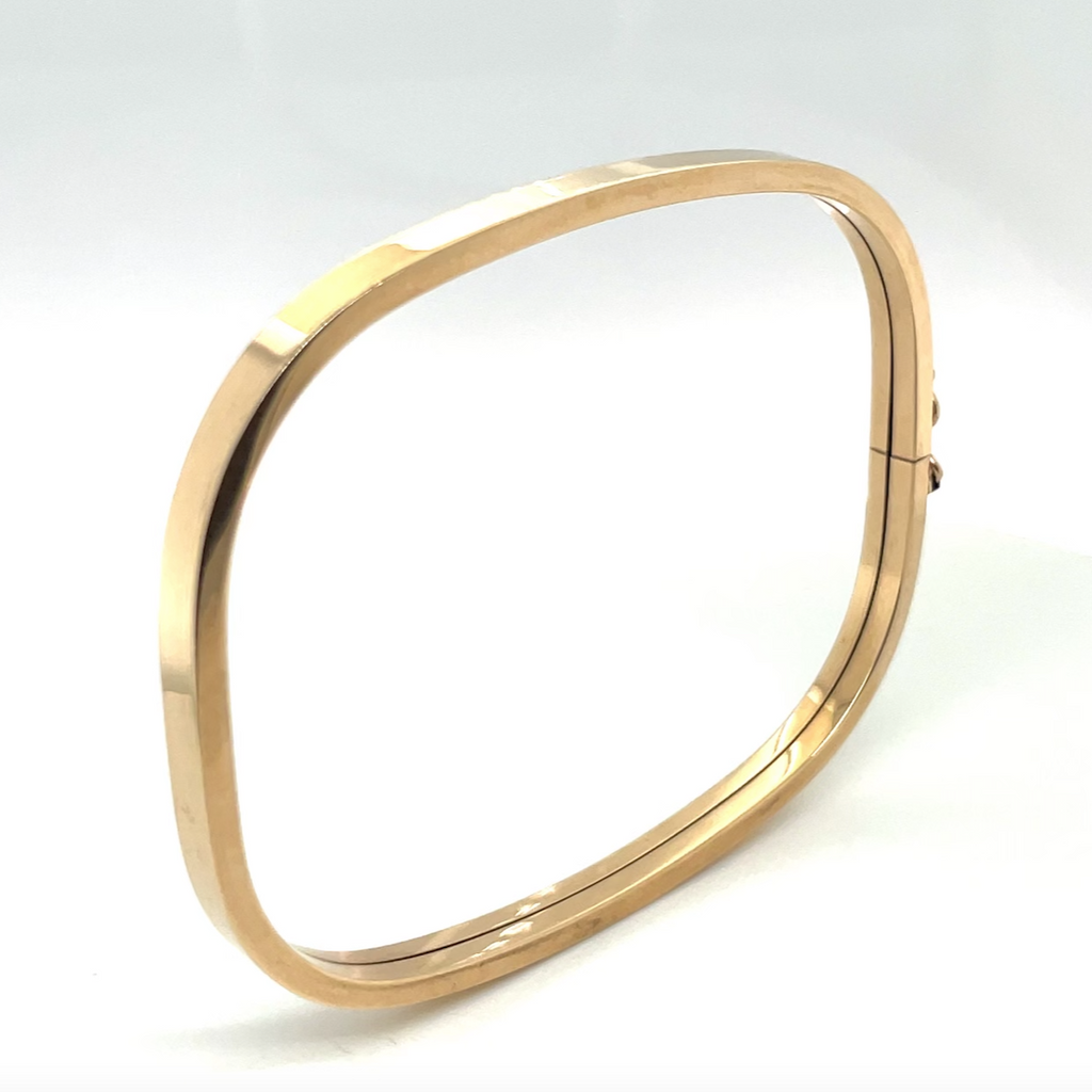 Side view of bangle