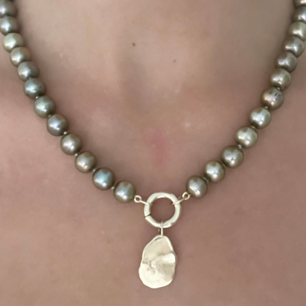pearls on the neck